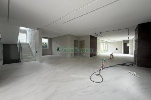 Casa com 673m², 4 dormitórios, 4 vagas, no bairro Nossa Senhora da Saúde em Caxias do Sul para Comprar