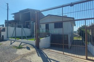 Casa com 263m², 3 dormitórios, 2 vagas, no bairro Charqueadas em Caxias do Sul para Alugar