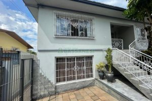 Casa com 250m², 4 dormitórios, 3 vagas, no bairro Nossa Senhora de Lourdes em Caxias do Sul para Comprar