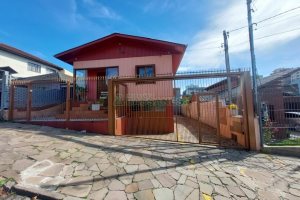 Casa com 56m², 2 dormitórios, 1 vaga, no bairro Rio Branco em Caxias do Sul para Alugar