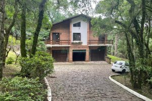 Chácara com 393m², 4 dormitórios, 4 vagas, no bairro Linha 30 em Caxias do Sul para Comprar