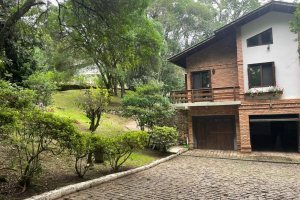 Chácara com 393m², 4 dormitórios, 4 vagas, no bairro Linha 30 em Caxias do Sul para Comprar