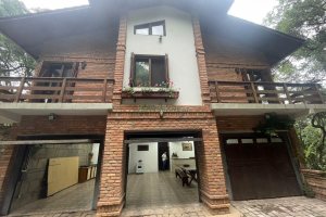 Chácara com 393m², 4 dormitórios, 4 vagas, no bairro Linha 30 em Caxias do Sul para Comprar
