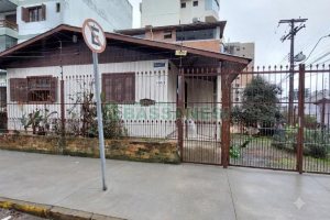 Casa com 100m², 3 dormitórios, 1 vaga, no bairro Madureira em Caxias do Sul para Alugar
