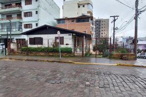 Casa com 100m², 3 dormitórios, 1 vaga, no bairro Madureira em Caxias do Sul para Alugar