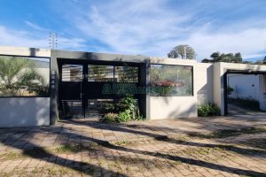 Casa com 330m², 4 dormitórios, 6 vagas, no bairro Monte Bérico em Caxias do Sul para Alugar ou Comprar