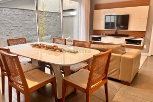 Casa com 144m², 2 dormitórios, 2 vagas, no bairro São Luiz em Caxias do Sul para Comprar