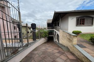 Casa com 250m², 3 dormitórios, 2 vagas, no bairro Cinqüentenário em Caxias do Sul para Alugar