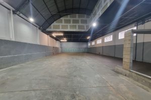 Pavilhão com 570m², no bairro Desvio Rizzo em Caxias do Sul para Alugar