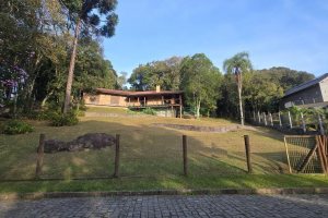 Casa com 300m², 3 dormitórios, 2 vagas, no bairro Linha 40 em Caxias do Sul para Comprar