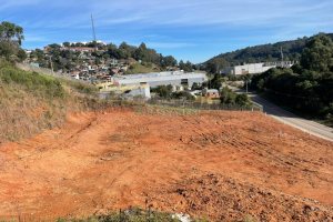 Terreno com 5814m², no bairro Maestra em Caxias do Sul para Comprar