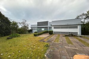 Casa com 400m², 2 dormitórios, 2 vagas, no bairro Ana Rech em Caxias do Sul para Alugar