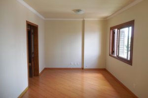 Apartamento com 109m², 3 dormitórios, 1 vaga, no bairro Madureira em Caxias do Sul para Comprar
