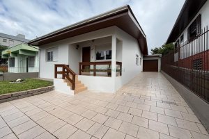 Casa com 190m², 3 dormitórios, 3 vagas, no bairro Rio Branco em Caxias do Sul para Alugar