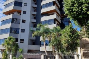 Apartamento com 269m², 3 dormitórios, 3 vagas, no bairro Exposição em Caxias do Sul para Comprar