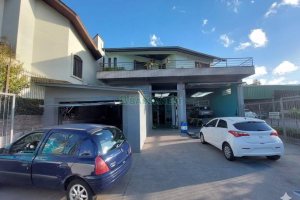 Casa com 405m², 3 dormitórios, 2 vagas, no bairro Cinqüentenário em Caxias do Sul para Comprar