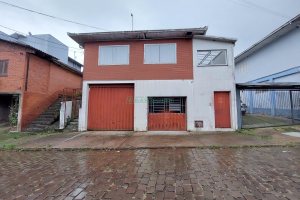 Casa com 220m², 4 dormitórios, 5 vagas, no bairro Panazzolo em Caxias do Sul para Comprar