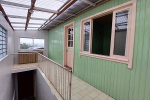 Casa com 220m², 4 dormitórios, 5 vagas, no bairro Panazzolo em Caxias do Sul para Comprar