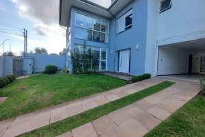 Casa com 420m², 4 dormitórios, 4 vagas, no bairro Interlagos em Caxias do Sul para Alugar