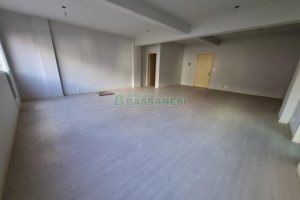 Sala com 62m², no bairro Centro em Caxias do Sul para Alugar ou Comprar