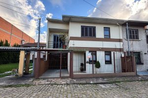 Casa com 170m², 3 dormitórios, 2 vagas, no bairro Kayser em Caxias do Sul para Alugar