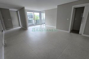 Apartamento com 106m², 3 dormitórios, 2 vagas, no bairro São Pelegrino em Caxias do Sul para Comprar