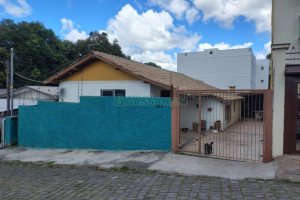 Casa com 144m², 2 dormitórios, 1 vaga, no bairro Diamantino em Caxias do Sul para Comprar