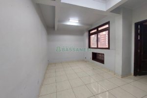 Sala com 22m², no bairro Centro em Caxias do Sul para Alugar ou Comprar