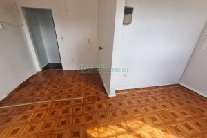 Casa com 75m², 2 dormitórios, 1 vaga, no bairro Charqueadas em Caxias do Sul para Alugar