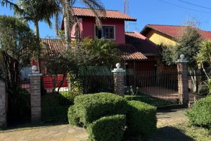 Casa com 159m², 3 dormitórios, 2 vagas, no bairro Desvio Rizzo em Caxias do Sul para Comprar