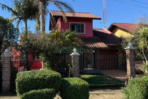Casa com 159m², 3 dormitórios, 2 vagas, no bairro Desvio Rizzo em Caxias do Sul para Comprar