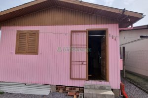 Casa com 59m², 2 dormitórios, no bairro São Caetano em Caxias do Sul para Comprar