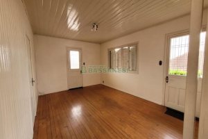 Casa com 90m², 2 dormitórios, 1 vaga, no bairro Pio X em Caxias do Sul para Alugar