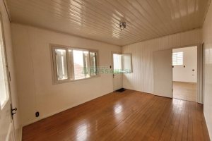 Casa com 90m², 2 dormitórios, 1 vaga, no bairro Pio X em Caxias do Sul para Alugar