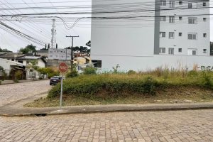 Terreno com 360m², no bairro Vinhedos em Caxias do Sul para Comprar