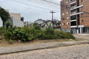 Terreno com 360m², no bairro Vinhedos em Caxias do Sul para Comprar