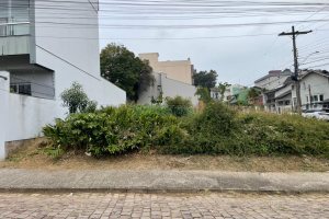Terreno com 360m², no bairro Vinhedos em Caxias do Sul para Comprar