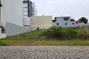 Terreno com 877m², no bairro São Luiz em Caxias do Sul para Comprar