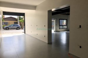 Loja com 120m², 3 vagas, no bairro Pio X em Caxias do Sul para Alugar