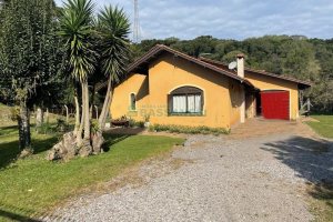 Casa Mobiliada com 300m², 3 dormitórios, 1 vaga, no bairro Vila Seca em Caxias do Sul para Alugar