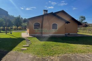 Casa Mobiliada com 300m², 3 dormitórios, 1 vaga, no bairro Vila Seca em Caxias do Sul para Alugar