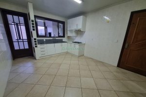 Apartamento com 100m², 3 dormitórios, 2 vagas, no bairro Panazzolo em Caxias do Sul para Alugar