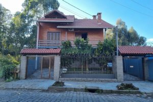 Casa com 366m², 5 dormitórios, 3 vagas, no bairro Desvio Rizzo em Caxias do Sul para Alugar