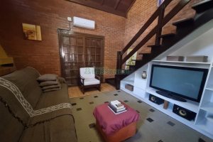 Casa com 366m², 5 dormitórios, 3 vagas, no bairro Desvio Rizzo em Caxias do Sul para Alugar