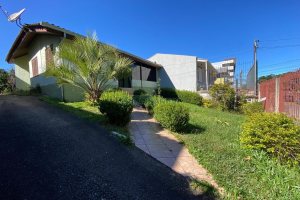 Casa Mobiliada com 90m², 3 dormitórios, 3 vagas, no bairro Desvio Rizzo em Caxias do Sul para Alugar