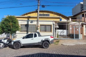 Pavilhão com 700m², no bairro Pio X em Caxias do Sul para Comprar