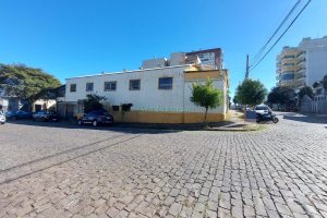 Pavilhão com 700m², no bairro Pio X em Caxias do Sul para Comprar