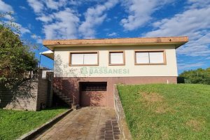 Casa com 160m², 3 dormitórios, 4 vagas, no bairro Nossa Senhora de Lourdes em Caxias do Sul para Comprar