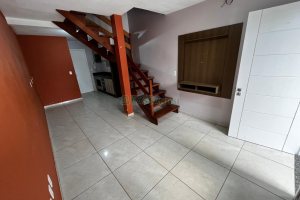 Casa com 57m², 2 dormitórios, 1 vaga, no bairro Vinhedos em Caxias do Sul para Alugar
