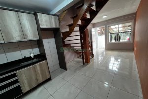 Casa com 57m², 2 dormitórios, 1 vaga, no bairro Vinhedos em Caxias do Sul para Alugar